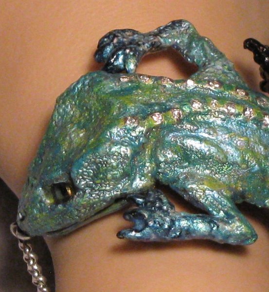 lizard-and-frog-cuff-detail