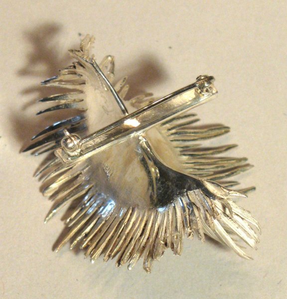 venus-flytrap-brooch-reverse
